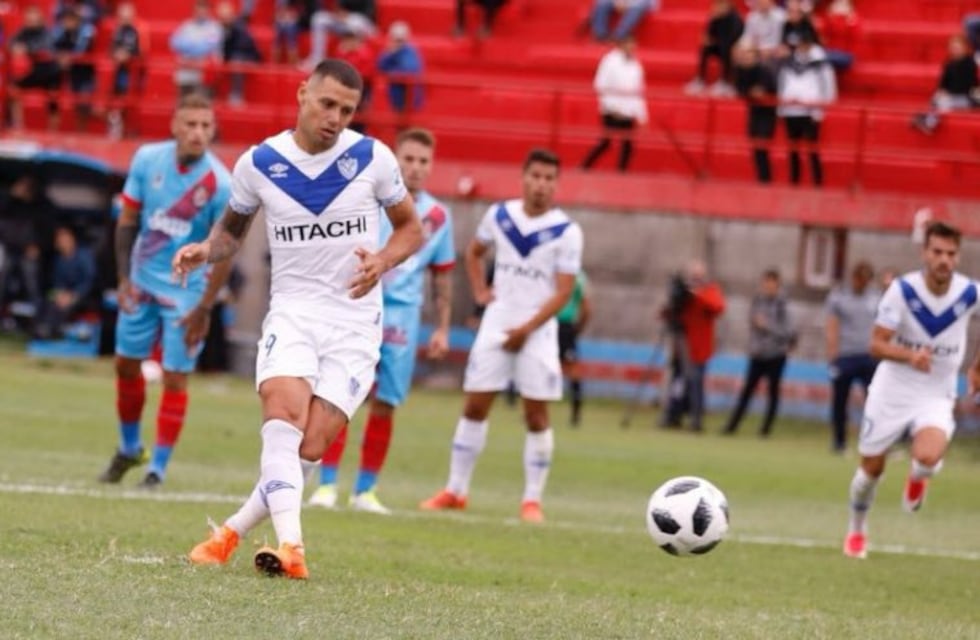 Arsenal y Vélez igualaron 1-1 en un duelo clave por evitar el descenso