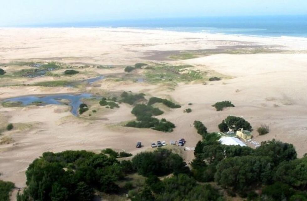 Un hombre se ahogó por rescatar a su hijo de 8 años en una playa sin guardavidas