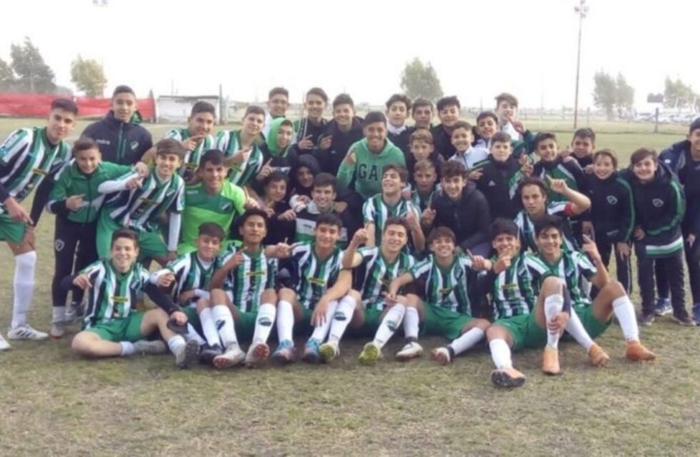 Los puntaltenses Martín Miño e Iván zweedyk clasificaron con Villa Mitre y jugarán la final