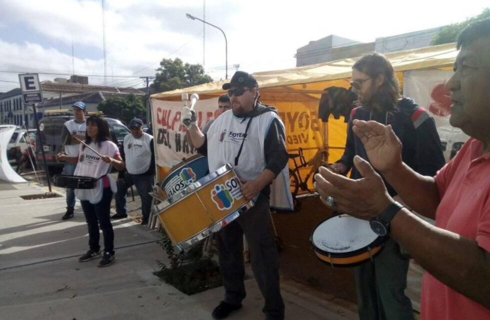 Municipales de Viedma cumple el segundo día de paro