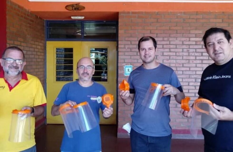 La Escuela Técnica San Antonio donó protectores para los agentes de salud