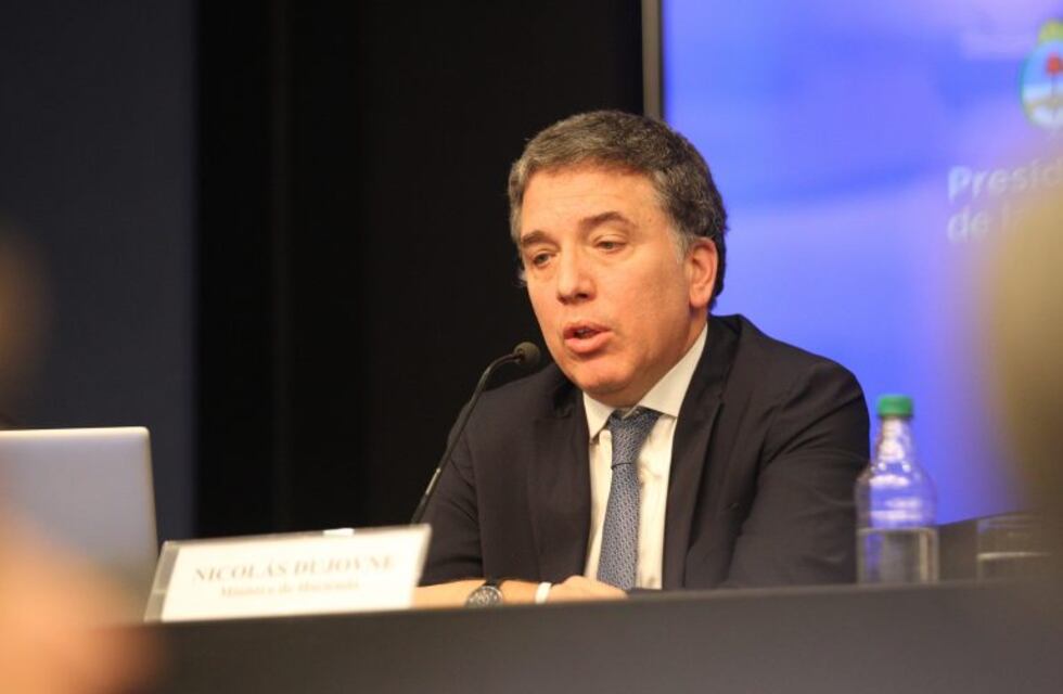 Dujovne informó que el Gobierno "sobrecumplió" la meta de déficit fiscal del tercer trimestre