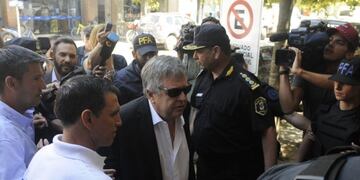 El fiscal Carlos Stornelli ingresando a la fiscalía de Dolores\u002E (Clarín)