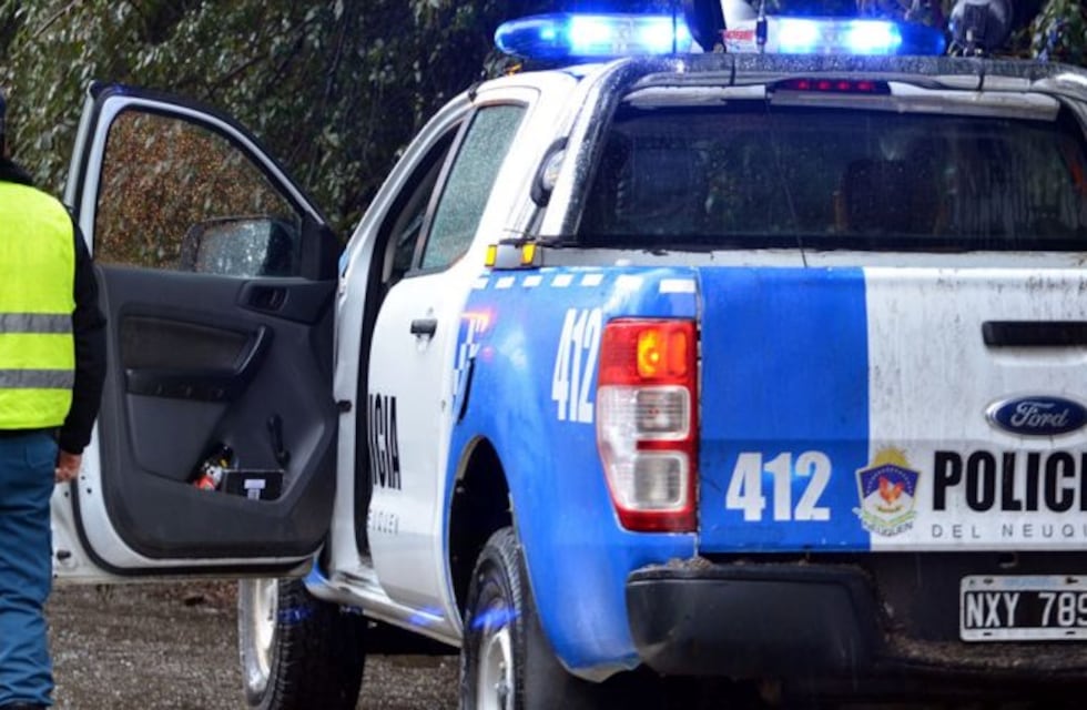 Un joven alcoholizado chocó a un auto estacionado en Neuquén