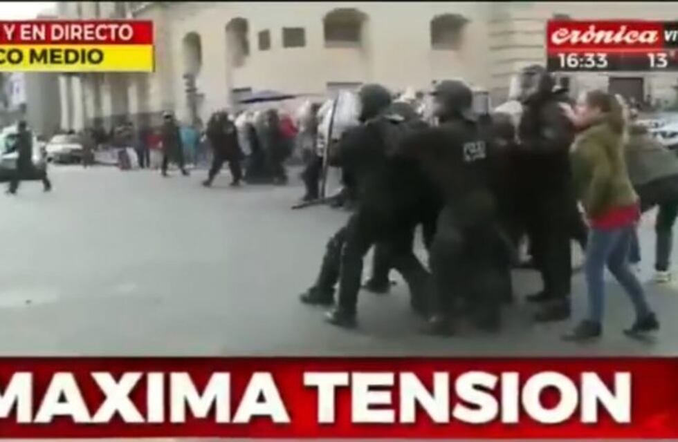 Incidentes entre la policía y los manteros en Once