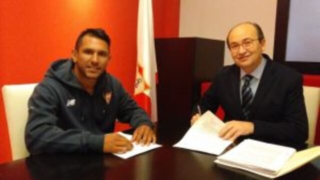 El volante de Rosario Central, Walter Montoya, firmu00f3 su contrato para convertirse en jugador del Sevilla.