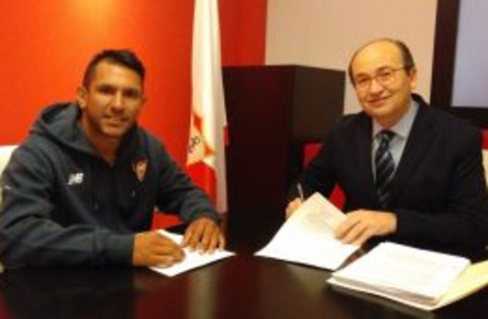 Walter Montoya firmó por cuatro años y medio con el Sevilla y no volverá a Rosario Central