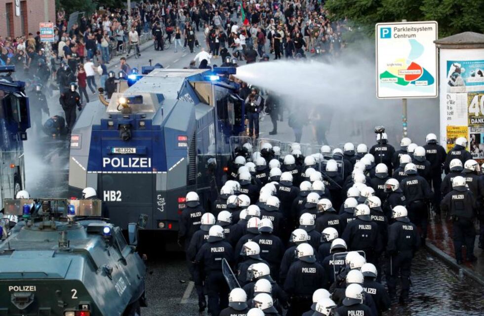 La Policía alemana reprimió a miles de manifestantes en medio de la llegada de los líderes del G-20