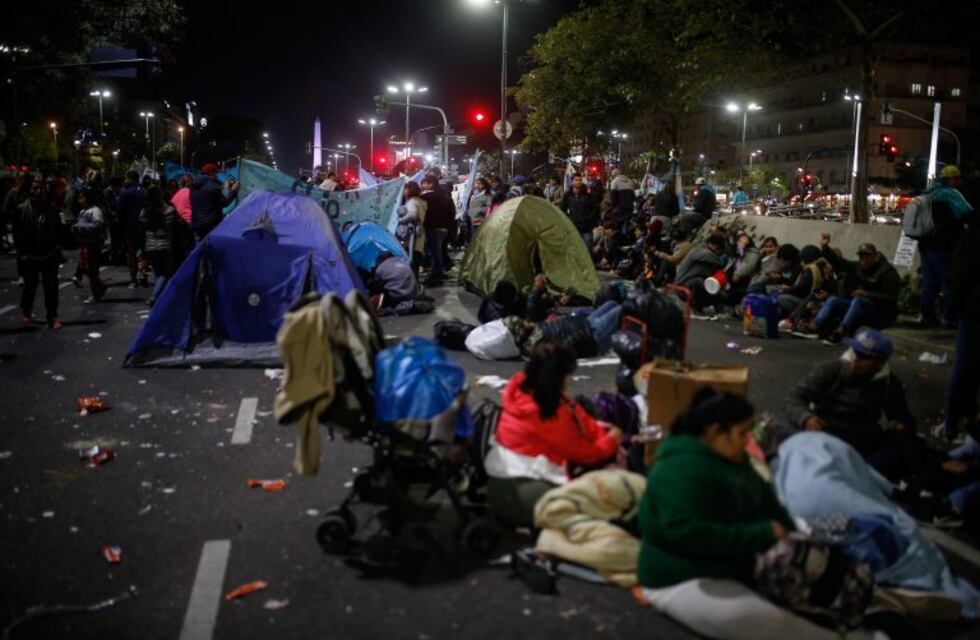 Persiste el acampe en la 9 de Julio y los manifestantes planean quedarse 48 horas más