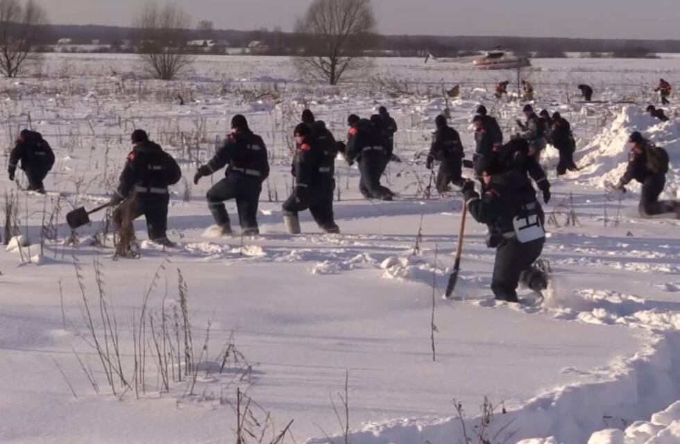 Tragedia aérea de Moscú: Continúa la búsqueda de cuerpos y restos del avión