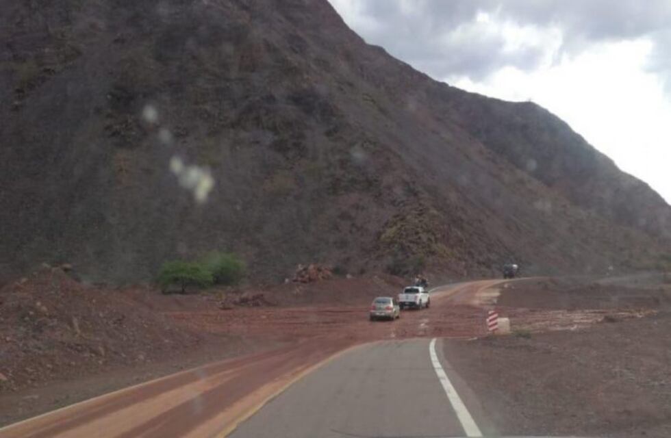 La lluvia provocó derrumbes en rutas nacionales