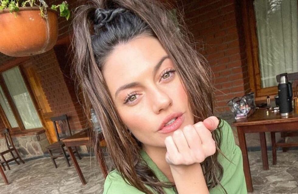 Sofía Jujuy posó al rayo del sol en bikini y con un chupetín