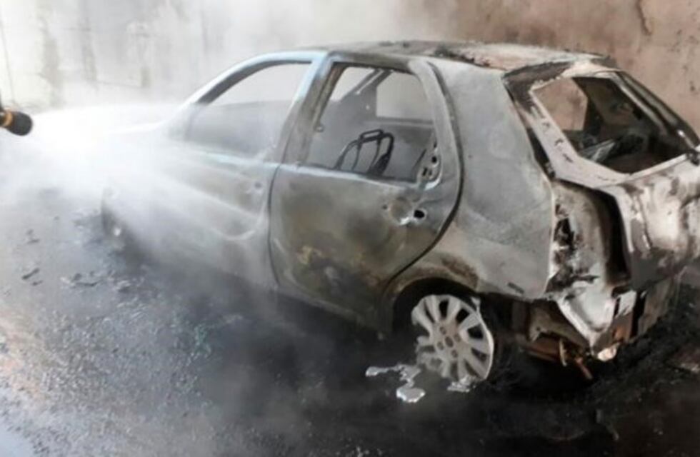 Detienen a una tarotista, sospechada de extorsionar al hombre que murió calcinado en el baúl de su auto