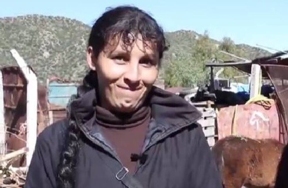 Una historia que conmueve: la primer mujer recuperadora urbana con motocarga