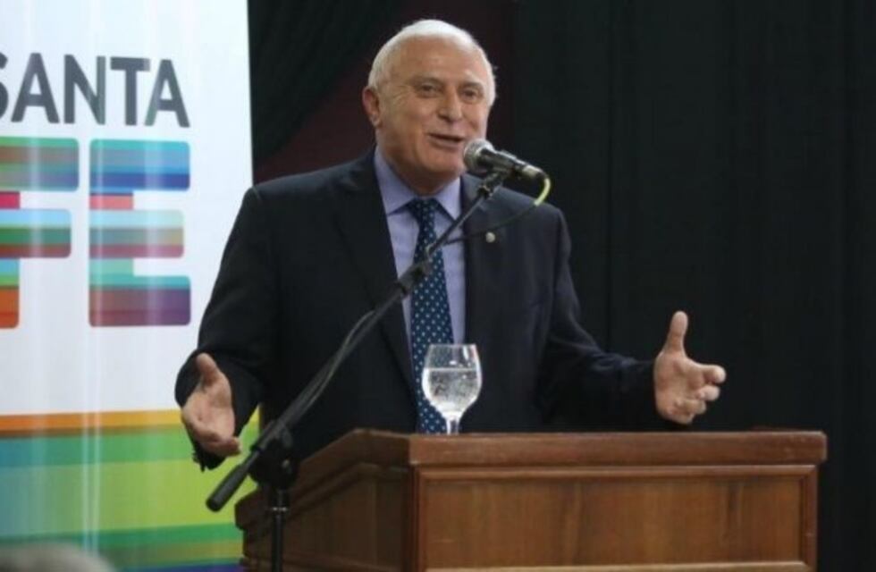 Lifschitz: "Es más fácil formar un partido político que crear una SRL"