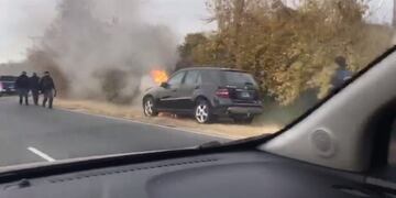 Un auto se predió fuego en la E-53