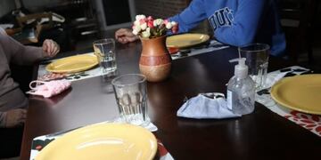 Los locales gastronómicos siguen habilitados bajo protocolo sanitario\u002E (@munirosario)