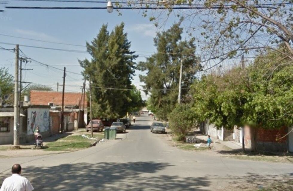 Estaba en la puerta de su casa cuando personas del barrio lo balearon y huyeron