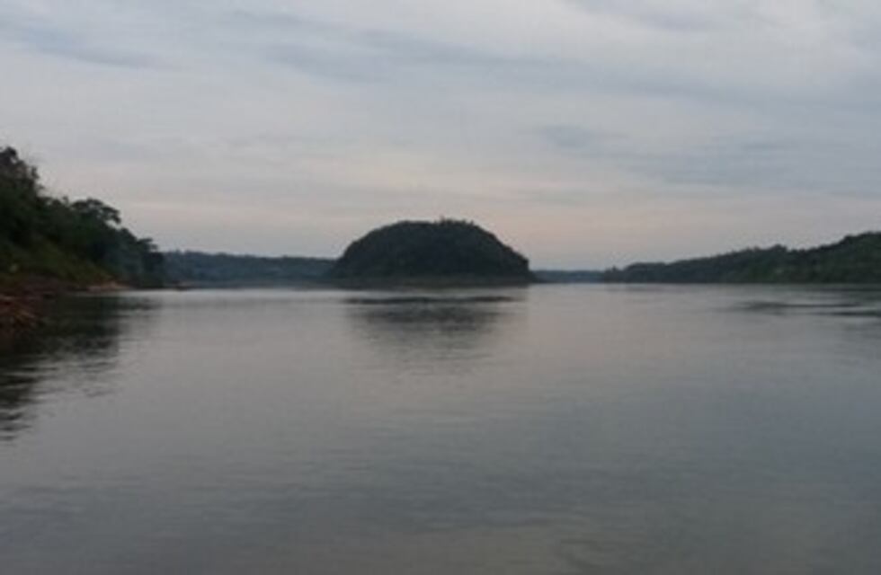 Buscan a un joven que se sumergió en el Río Paraná y no volvió a aparecer