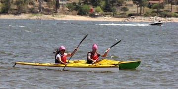 Regata rosa en Carlos Paz