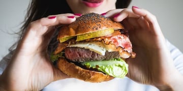 Los 10 alimentos que más envejecen y cómo reemplazarlos