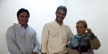 entrega escrituras barrio Colombo