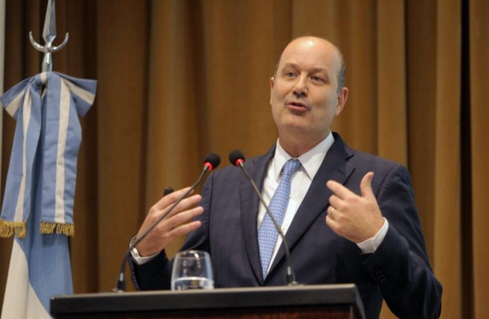 Sturzenegger: "El mercado nos está diciendo que no cree en nuestra política monetaria"