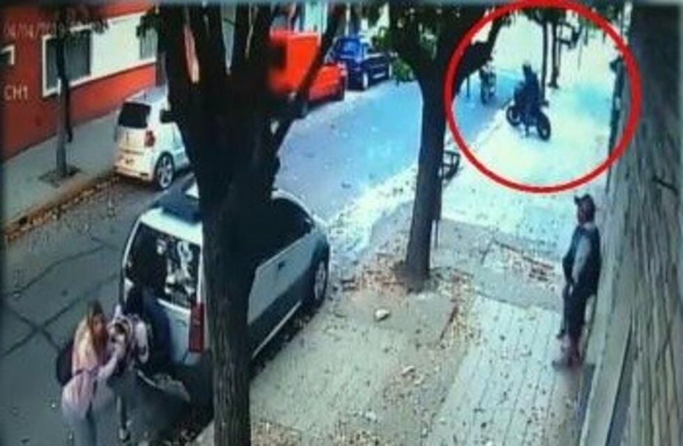 Motochorros a los tiros en una escuela de Aldo Bonzi: casi matan a una nena