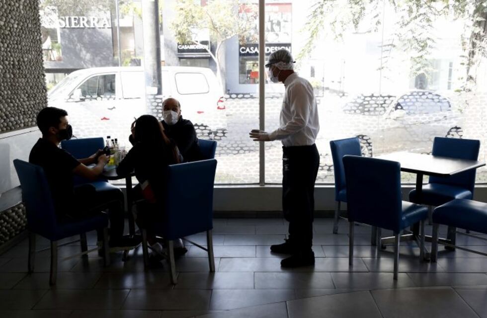 Polémica en Olavarría: los mayores de 60 años no podrán ingresar a bares y restaurantes