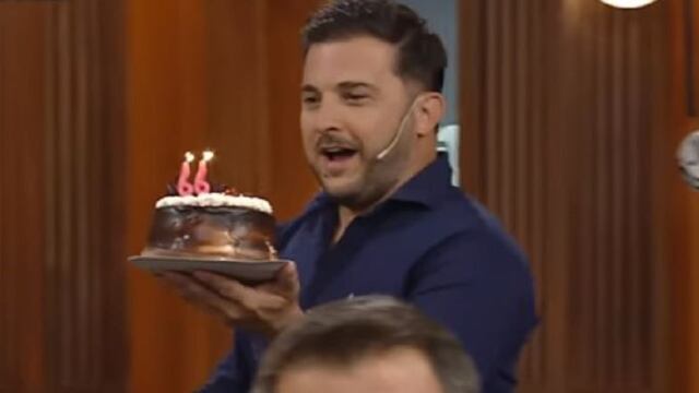Diego Brancatelli sorprendió a todos con una torta para cantarle el feliz cumpleaños a Cristina Kirchner\u002E