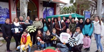 Los chicos posaron con sus diseños coloridos y, lo más importante, bien calentitos\u002E Foto: Chiche Herrera\u002E