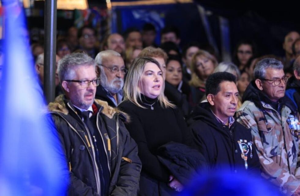 La gobernadora participó de la vigilia de Malvinas en Río Grande