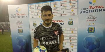 Un 10\u002E Rosales se va de Instituto, más allá de que el público albirrojo lo quiere\u002E