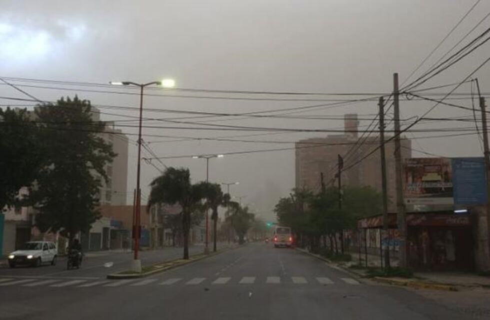 Temporal de viento y lluvia en Santiago del Estero, provocó destrozos