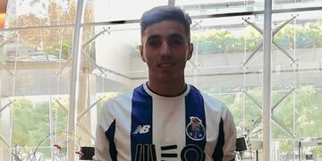 Con su nueva camiseta\u002E El cordobés ex Belgrano se va a Europa\u002E