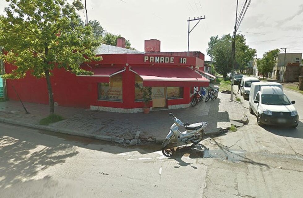 Robaron una panadería y al huir en moto fueron atropellados