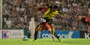 Con el Monito Silva en cancha, la Gloria rescató un punto\u002E