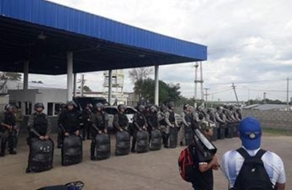 Balas de goma y gas lacrimógeno entre trabajadores de UTA y policías