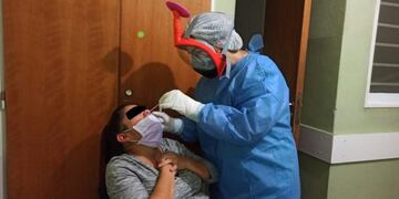 Una fundación donó máscaras de buceo adaptadas para reemplazar al barbijo profesional