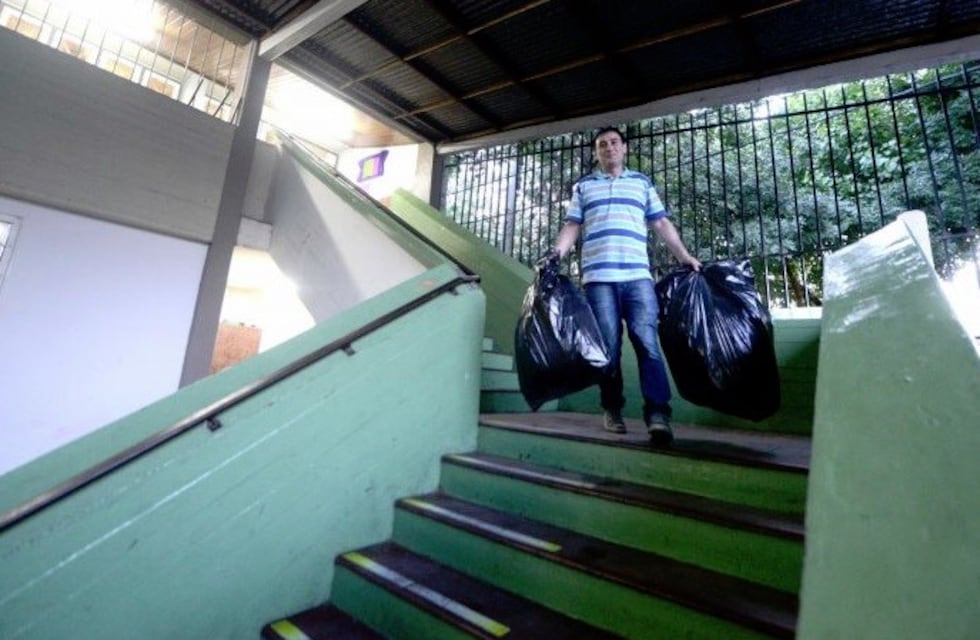 Docentes y celadores suplentes cobrarán el medio aguinaldo