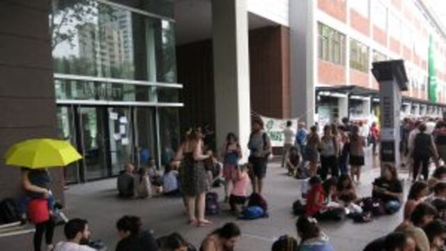 DYN800, BUENOS AIRES 22/12/2016,DYN14,  ORGANIZACIONES ESTUDIANTILES Y GREMIALES DOCENTES REALIZARu00c1N UNA JORNADA DE LUCHA CONTRA EL RECORTE EN EL INGRESO A CONICET Y LA FUGA DE CEREBROS. FOTO:DYN/RODOLFO PEZZONI.