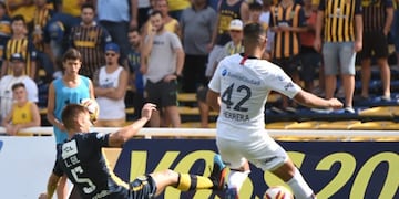 Leonardo Gil fue titular en el equipo que dirige Paulo Ferrari\u002E (@carcoficial)