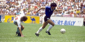 ARCHIVO - Imagen de los jugadores argentinos Julio Olarticoechea, José Luis Brown y Nery Pumpido festejando el 22/06/1986 en Ciudad de México el triunfo ante Inglaterra por los cuartos de final del Mundial de México\u002E\r\nFoto: dpa (Vinculada al texto de dpa \