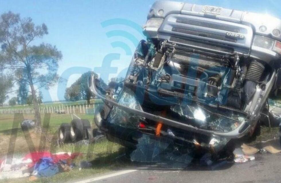 Conductor herido tras el vuelco de un camión en la ruta 34