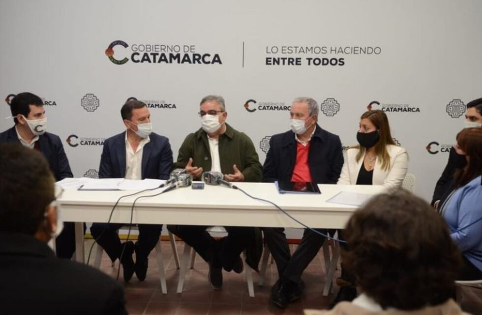 Raúl Jalil lanzó el nuevo programa de créditos para vivienda