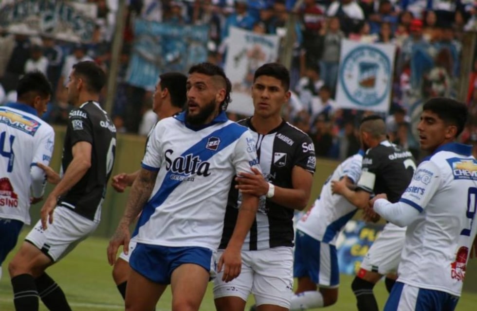 Central y Juventud empataron 2 a 2, en un partido que terminó con un hecho insólito