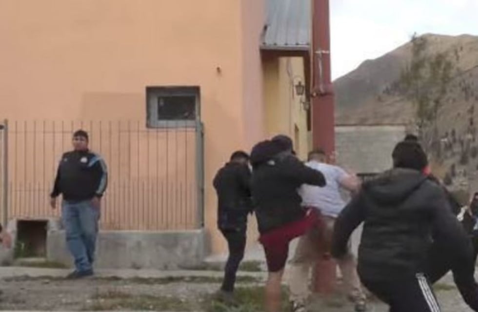 Le dieron domiciliaria a un secuestrador, los vecinos lo lincharon y pidió volver a la cárcel