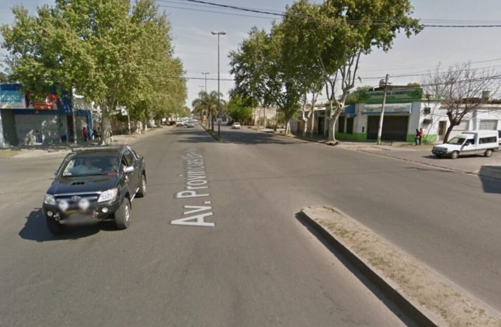Motociclista pasó en rojo y atropelló a toda una familia en zona oeste