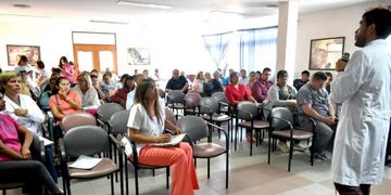 Infectólogo del Hospital Zonal brindó a personal una charla informativa sobre Coronavirus