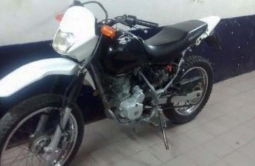 Detuvieron en un operativo policial a un joven que circulaba en una moto robada